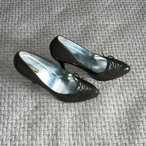 Report Signature patent pumps. Size 10